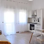 Casa Benny Difronte Al Mare Апартаменты *