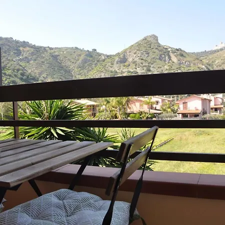 Casa Benny Difronte Al Mare * Оливери