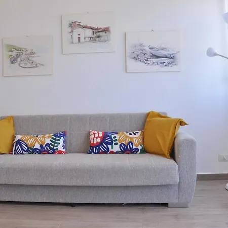 Casa Benny Difronte Al Mare * Оливери