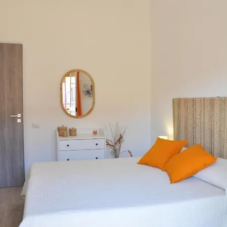 Casa Benny Difronte Al Mare Оливери