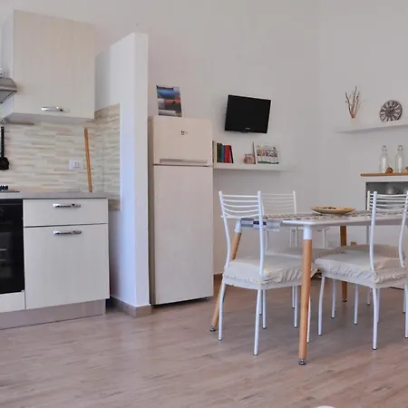 Casa Benny Difronte Al Mare Апартаменты *